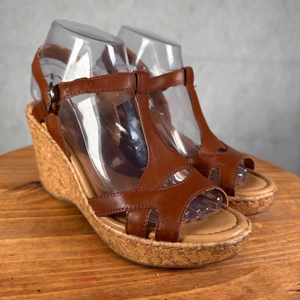 b.o.c. Wedge Sandals Women 8 Brown Good T-Strap Cork Platform C61941
